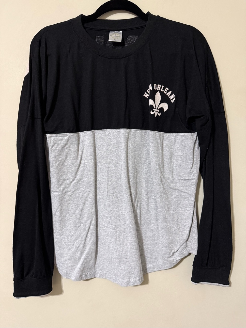 New Orleans large women’s black and grey long sleeve t-shirt see spot in pic